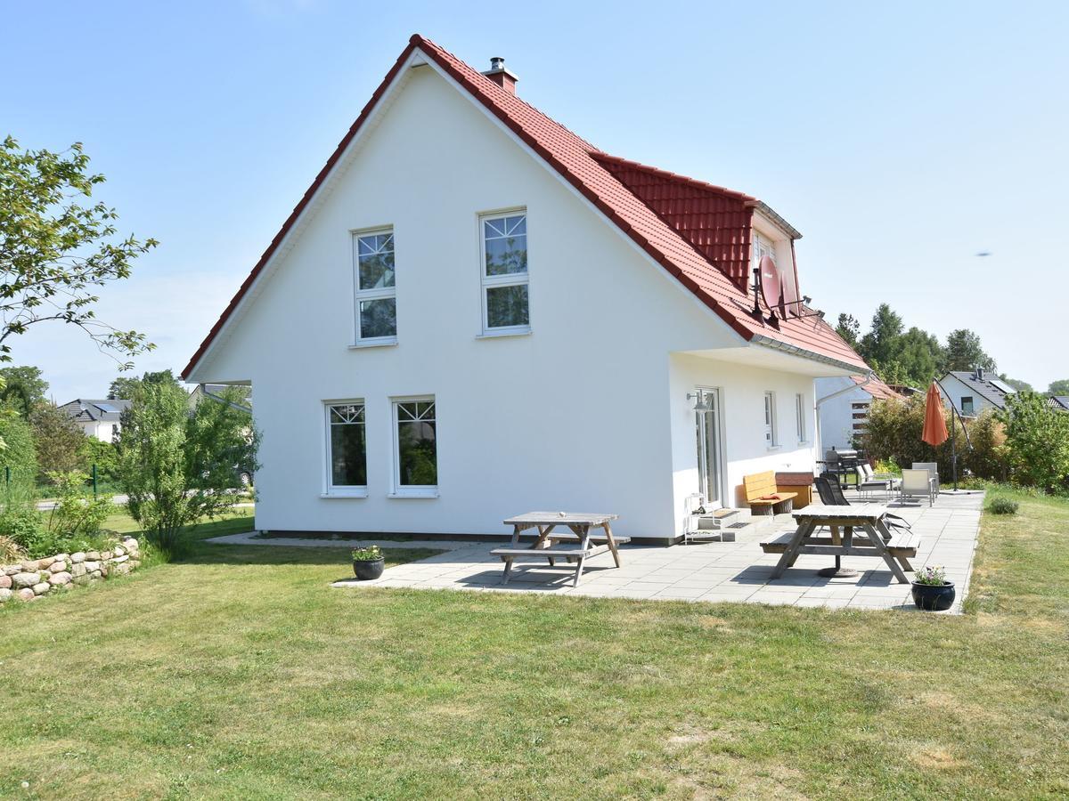 Spacious Holiday Home In Hornstorf With Trampoline Екстериор снимка