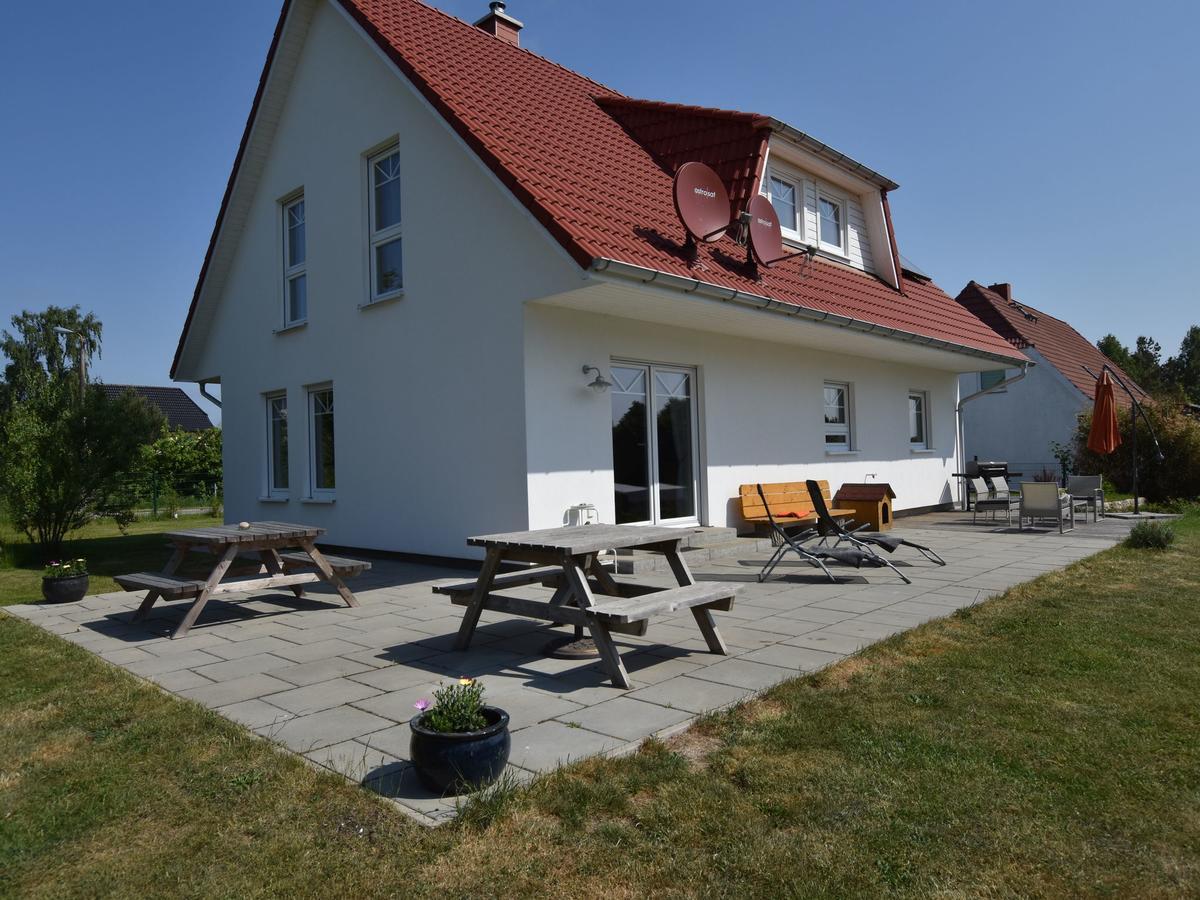 Spacious Holiday Home In Hornstorf With Trampoline Екстериор снимка
